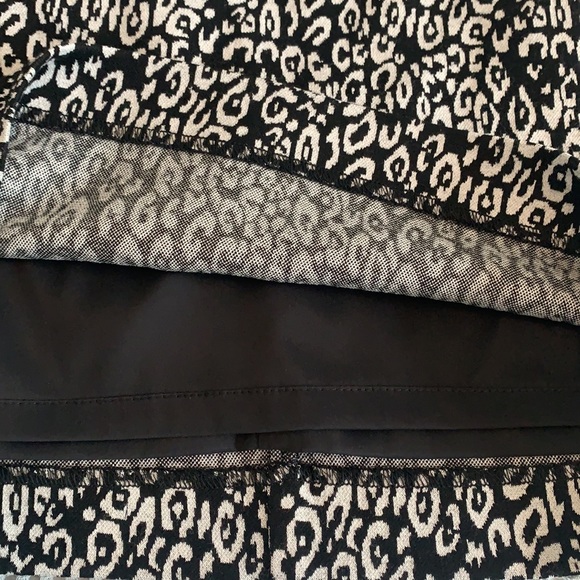 TRINA TURK Blk/Wt Lined Mini Skirt Sz 2 ~NWT - Picture 4 of 8